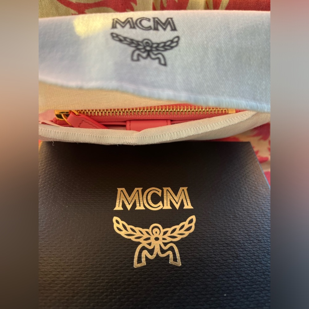 MCM 🎀 Pink NWT “Patricia” Zip Card Case/Wallet with Gold tone hardware 🎀 - Picture 10 of 12